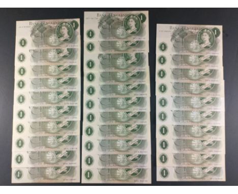 UK Bank of England £1 green portrait banknotes x31 in good collectible grades.  Hollom, FfordeApprox 31 pieces