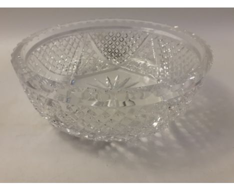 A VINTAGE crystal fruit bowl 22 cm diameterApprox 1 pieces