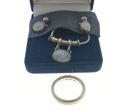 A gent's ring fully silver hallmarked for London stamped 925, size V, weight 8.15g approx plus a 925 stamped necklace and ear