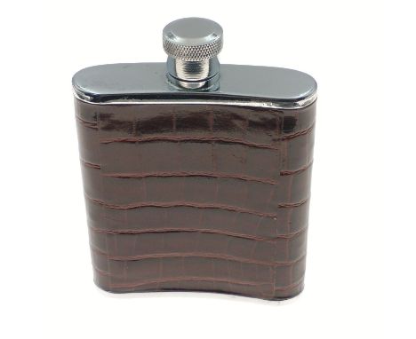 A small pocket flask with leather covering 6.5cm x 7.5cmApprox 1 pieces