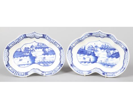 A pair of Caughley heart shaped dessert dishes. Painted in underglaze blue with the Weir pattern under a fret and cell border