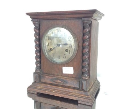 OAK MANTEL CLOCK (TOP LOOSE)