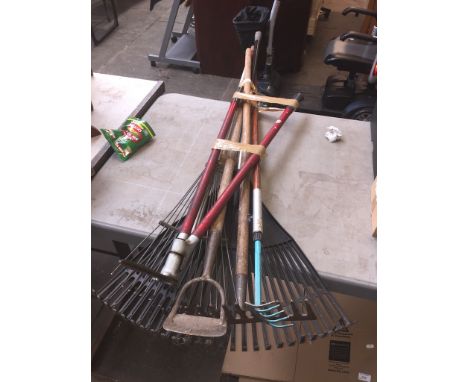 A BUNDLE OF GARDEN TOOLS