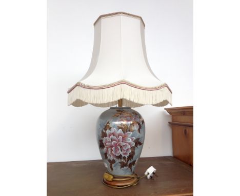 A FRENCH LOUIS DRIMMER TABLE LAMP. H70CM