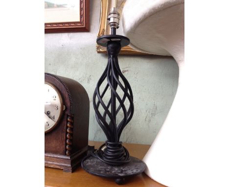 BLACK METAL LAMP