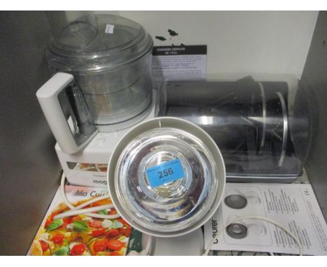 A Magimix Compact 3200 food processor, together with a Beurer infrared lamp 