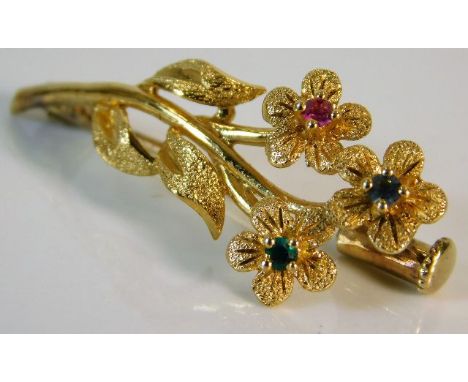 A 15ct gold floral brooch set with emerald, sapphire &amp; ruby 2.6g 