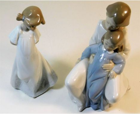 Two Lladro Nao porcelain figures with mother &amp; children tallest 8.5in