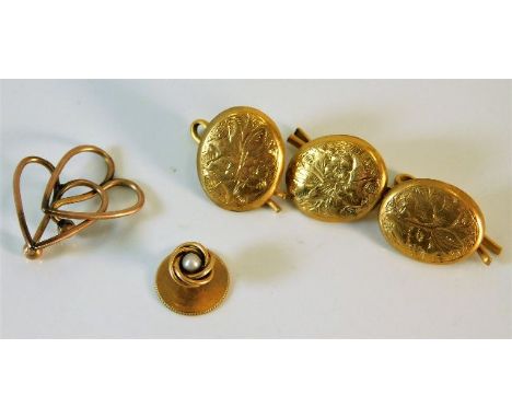 An 18ct gold collar stud with pearl twinned with two yellow metal hearts &amp; three yellow metal buttons