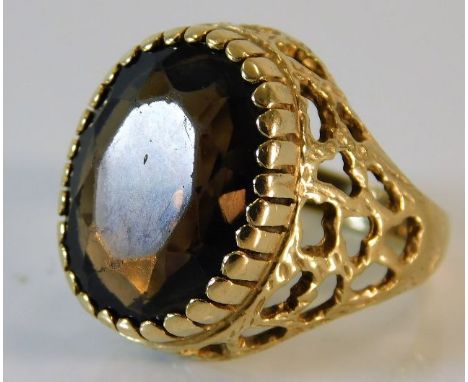 A 9ct gold ring set with large quartz 6.3g size L/K 