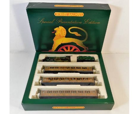 A boxed unused 00 gauge Hornby presentation edition railway engine with carriages "Manchester United" 