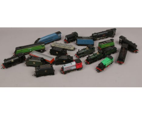 A collection of mainly oo gauge scale model trains, Mallard 4468, Princess Victorian 46205, British Railways 9, Bachmann 6497