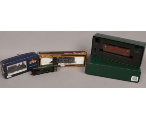 A collection of mainly oo gauge scale model railway trains, late crest 69025, spectrum steam locomotive boxed, Royal Scot 461