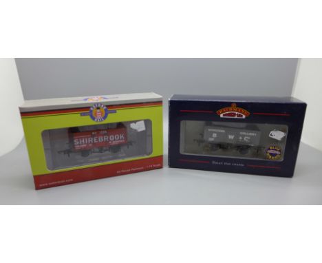 Two OO gauge railway carriages, Bachmann and Oxford Rail, boxed 