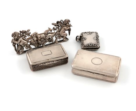 A mixed lot of silver items, comprising: a William IV silver snuff box, Birmingham 1832, engine-turned decoration, a Victoria