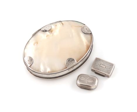 A small mixed lot, comprising: an 18th century silver-mounted mother-of-pearl snuff box, plain mounts, the hinged cover with 