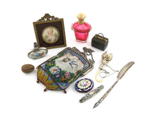 A mixed lot of objects of vertu, comprising a French gold-mounted red glass scent bottle, a posy holder, a travelling inkwell