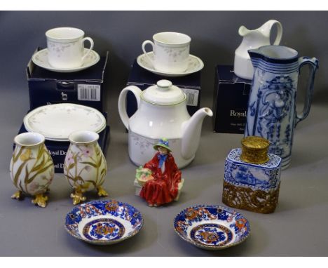 MIXED POTTERY &amp; PORCELAIN SELECTION including boxed Royal Doulton 'Caprice' tableware, a pair of floral decorated vases, 