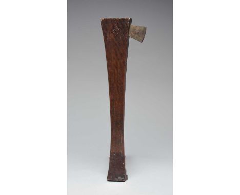 A macana clubGuyanathe larger rectangular end with incised decoration and one side with an inset metal axe blade,44.5cm long.