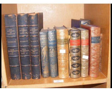 Assorted antiquarian books, including 'Battles of The British Army' by Low 