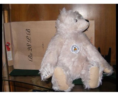 A modern Steiff Bear - Club Edition 2002/2003 - 38cm tall - with box 