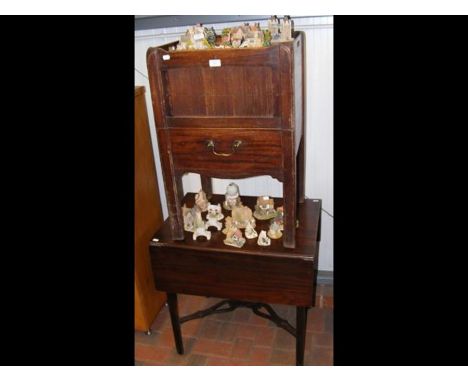 An antique commode with tray top, together with a Pembroke table 