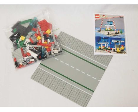 LEGO - TRAIN #4532 - 9v Manual Level Crossing - Some parts, no instructions (unboxed)