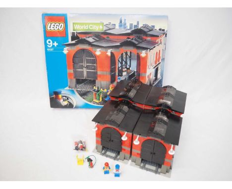 LEGO - TRAIN #10027 9v World City Train Engine Shed - some parts, no instructions - boxed