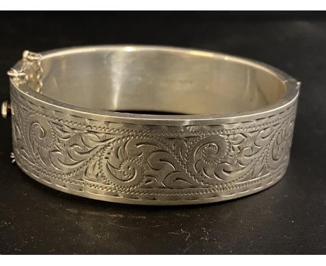 A 925 silver bangle 31.35g