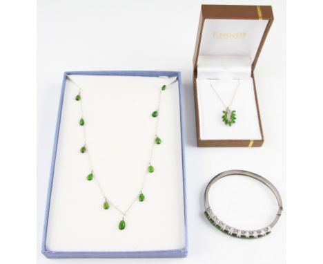 A diopside set pendant with chain, necklet and bangle, all stamped 925, (3).
