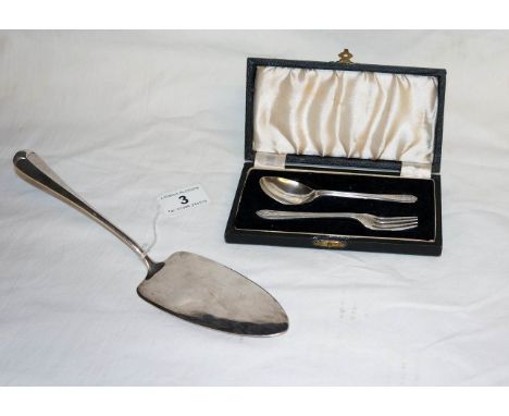 Silver cake slice and boxed silver spoon & fork - approx 167g