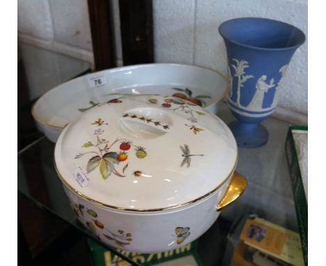 Worcester Evesham dish, Wedgwood vase and Royal Worcester pot with cover