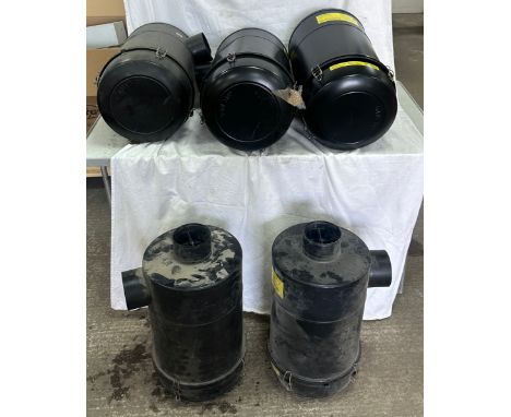 Five Mann and Hummel D71631 lorry air filters 