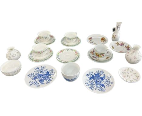 Selection of assorted Royal Worcester porcelain items to include ' Evesham' , ' English Garden', ' Rhapsody' etc