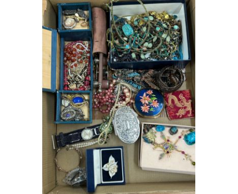 Box of vintage ladies costume jewellery 