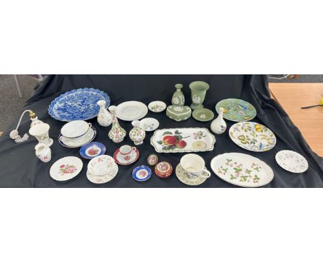 Selection of assorted vintage porcelain items to include Wedgwood, Limoges etc
