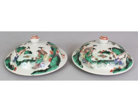 A PAIR OF GOOD QUALITY 19TH CENTURY CHINESE FAMILLE VERTE PORCELAIN VASE COVERS, each painted with a scene of ladies in a gar