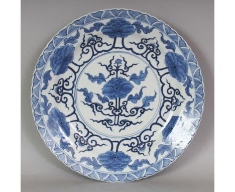 A 19TH CENTURY CHINESE BLUE & WHITE PORCELAIN DISH, painted with stylised peony within a crosshatch border, the base with a f