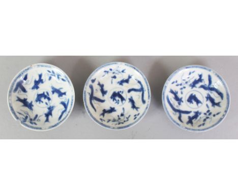 A GROUP OF THREE SIMILAR SMALL CHINESE KANGXI PERIOD BLUE & WHITE PORCELAIN FINGER DISHES, circa 1700, each 2.4in diameter.