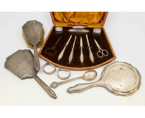 A collection of silver to include; a cased George V silver manicure set consisting of a pair of vanity pots, nail buffer, and