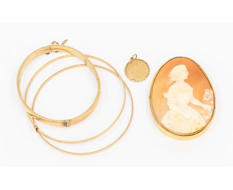 A 19th century gold mounted shell cameo brooch/pendant, depicting a female profile portrait, size approx 45 x 55mm, mounted i