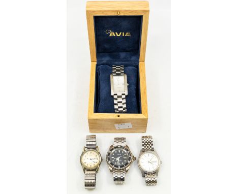 A collection of gents wrist watches to include a vintage automatic steel cased Bulova, comprising a silvered dial with applie