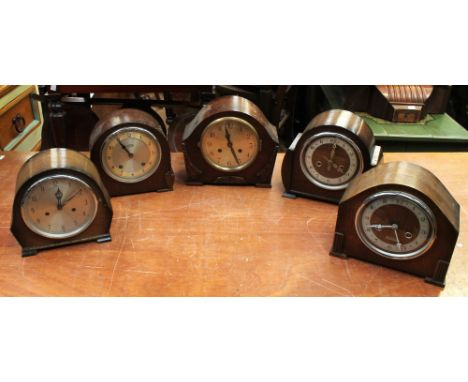 A collection of mid 20th century 8-day mantel clocks, including a Bakelite mantel clock (1 box)