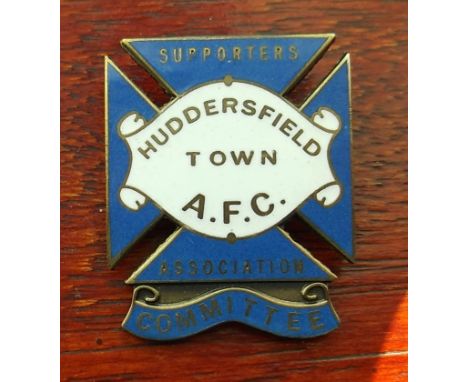 HUDDERSFIELD TOWN - VINTAGE SUPPORTERS ASSOCIATION COMMITTEE BADGE
Not stamped