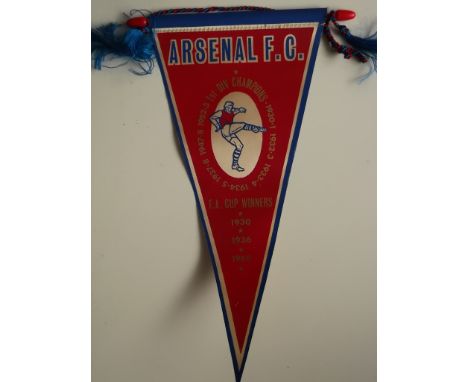 ARSENAL VINTAGE PENNANT
Good condition