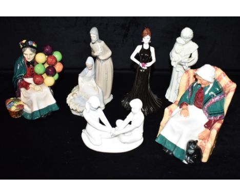 A MIXED LOT COMPRISING TWO ROYAL DOULTON FIGURES  HN1315 'Old Balloon Seller' and HN1974 'Forty Winks', Royal Worcester figur