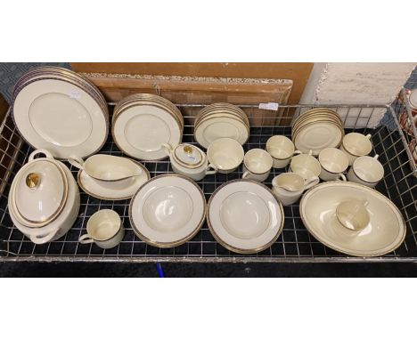 MINTON ''ST JAMES'' DINNER SERVICE