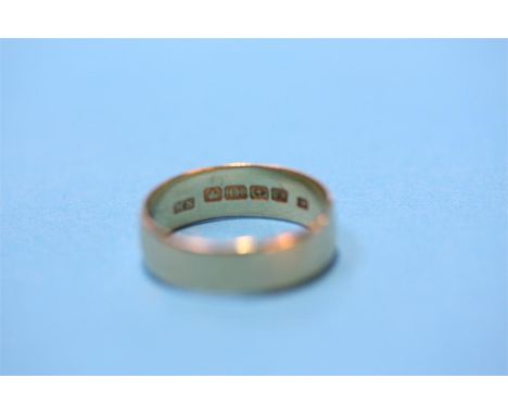 An 18ct gold ring.