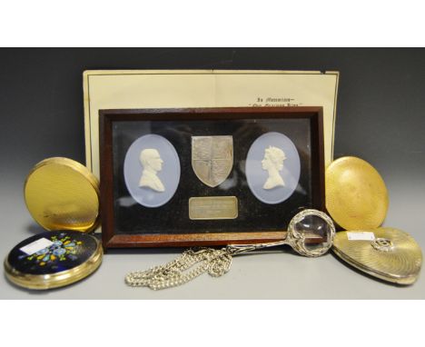 Ephemera - cased Wedgewood Jasperware plaques commemorating the Queens silver Jubilee; compacts; a continental porcelain hat 