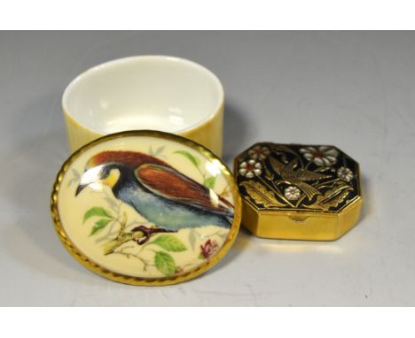 **This lot is part of the Antiques weekend coach trip and is not subject to Buyers premium** An Aynsley trinket dish  printed